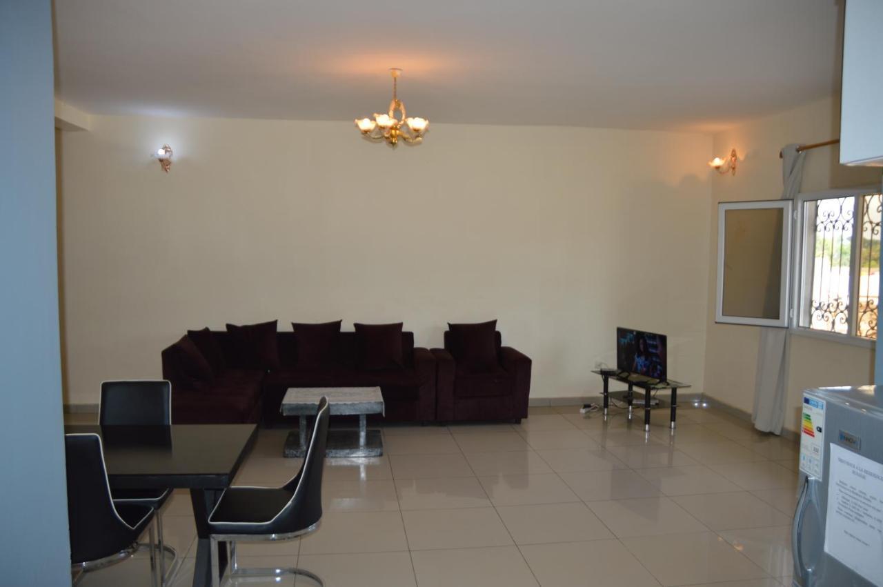 Residence Rosalie Яунде Экстерьер фото