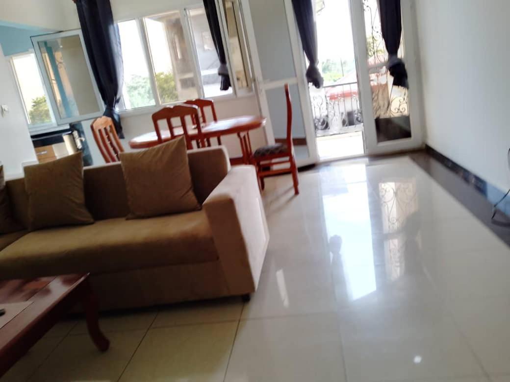 Residence Rosalie Яунде Экстерьер фото