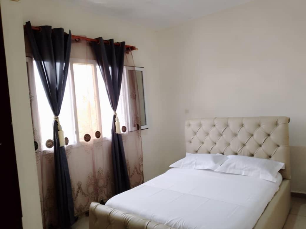 Residence Rosalie Яунде Экстерьер фото
